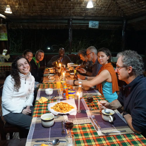 Repas du soir à Bwindi View